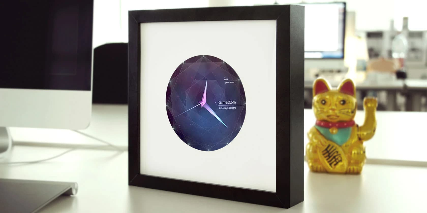 Platzhalterbild: Die Boxx hängt an einer Wohnungswand, warmes Licht, iPad im Rahmen zeigt eine App.