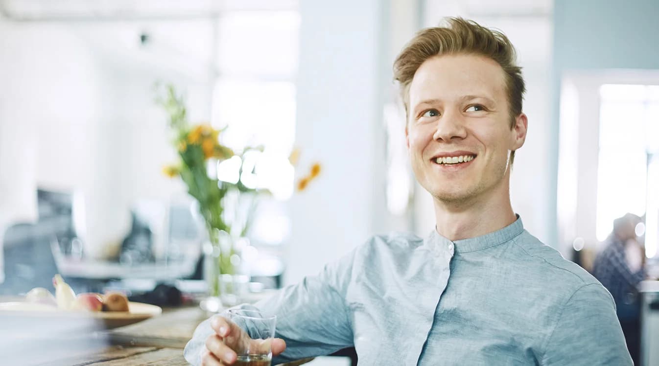 Stimmungsbilder aus dem mehrtägigen Fotoshooting mit Mitarbeitenden in Beratungssituationen.