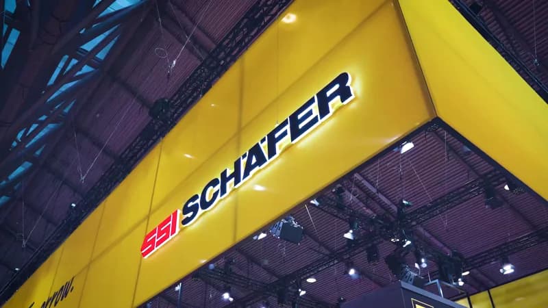 Drei Installationen, die den Messestand von SSI SCHÄFER zu einer erlebbaren Markenwelt machen.