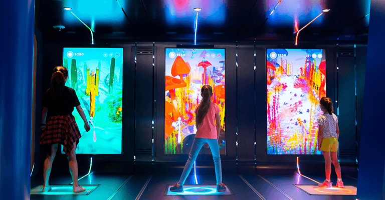 Phygital Gaming Zone für Royal Caribbean - Demodern konzipiert und programmiert die High Performance Gaming Area